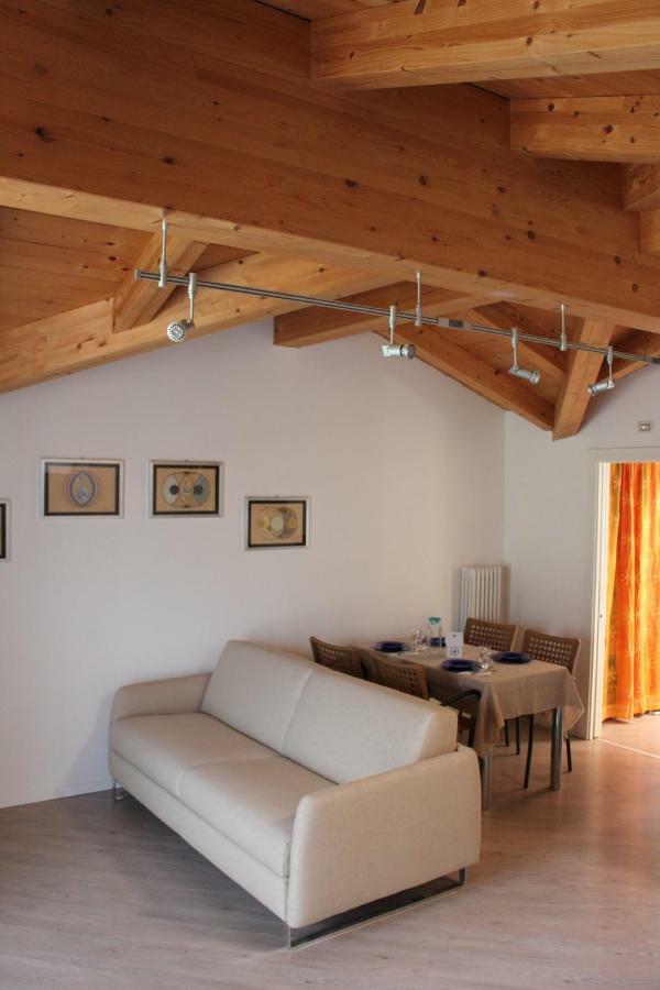 Appartement Mansarda Di Alex E Nataly à Calceranica al Lago Extérieur photo