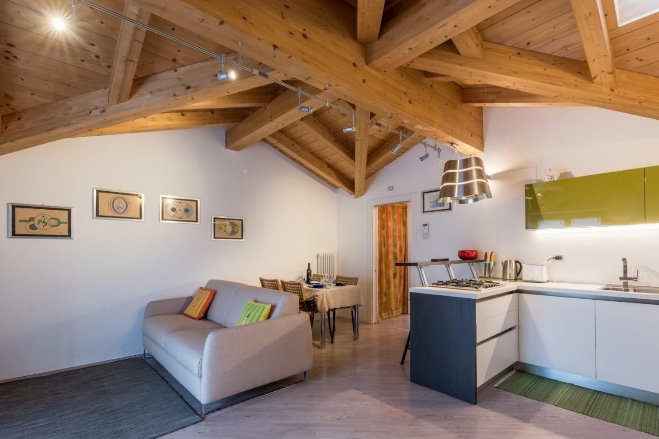 Appartement Mansarda Di Alex E Nataly à Calceranica al Lago Extérieur photo